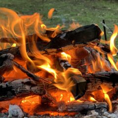 風が強い日の焚き火はどうしていますか？