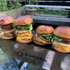 炭火で鉄板焼きスタイル？？