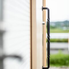 アイアンドアハンドルの取り付け場所は？