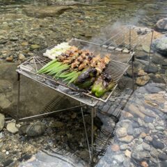 川の中でBBQ？？？